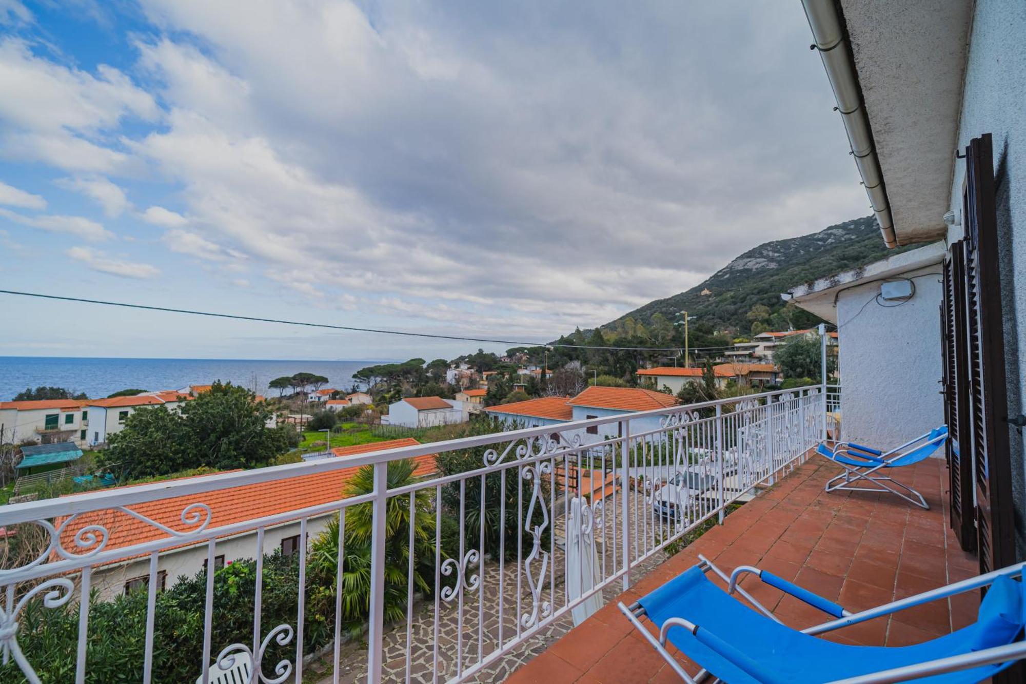 Appartamenti Casa Sant'Andrea - Goelba Exterior photo